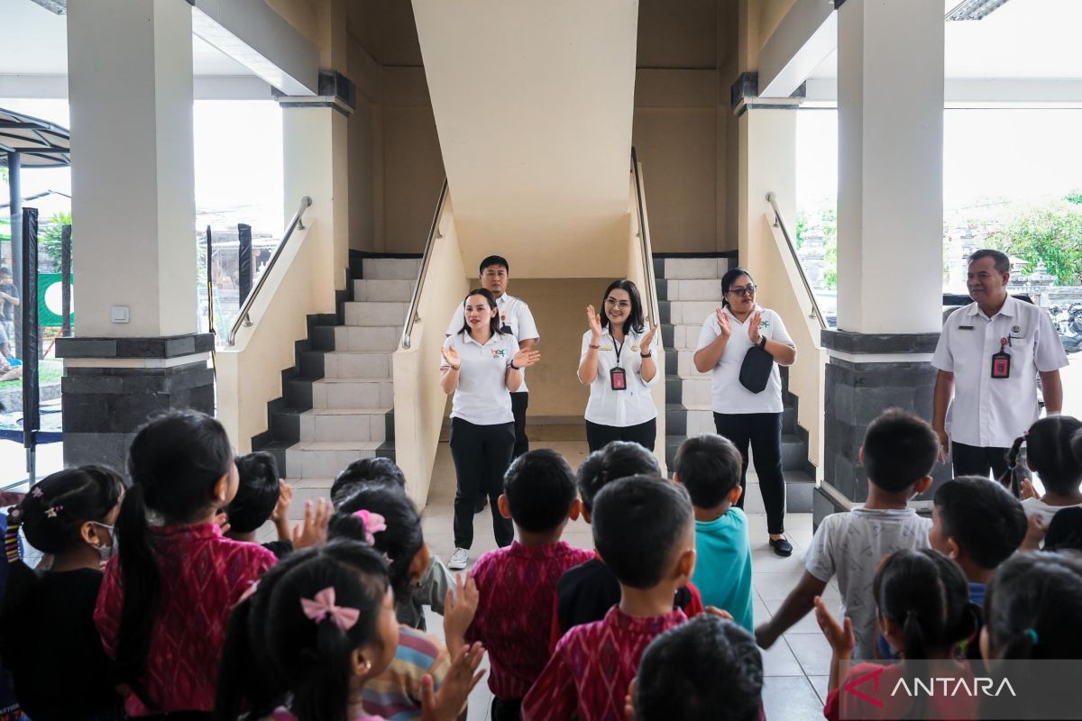 Bunda PAUD Badung serahkan bantuan alat tulis untuk TK terdampak banjir