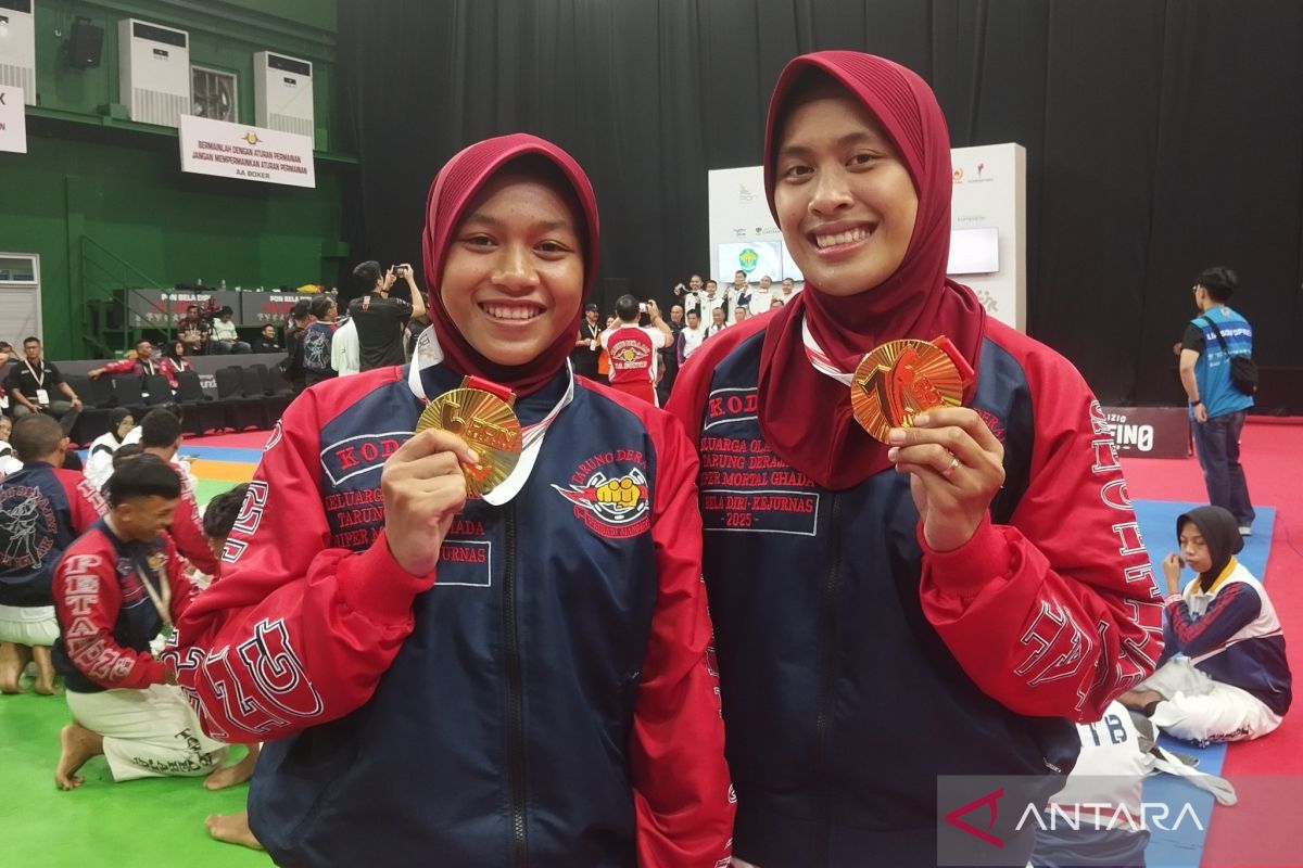 Kakak adik dari  Kalbar meraih emas tarung derajat PON Bela Diri