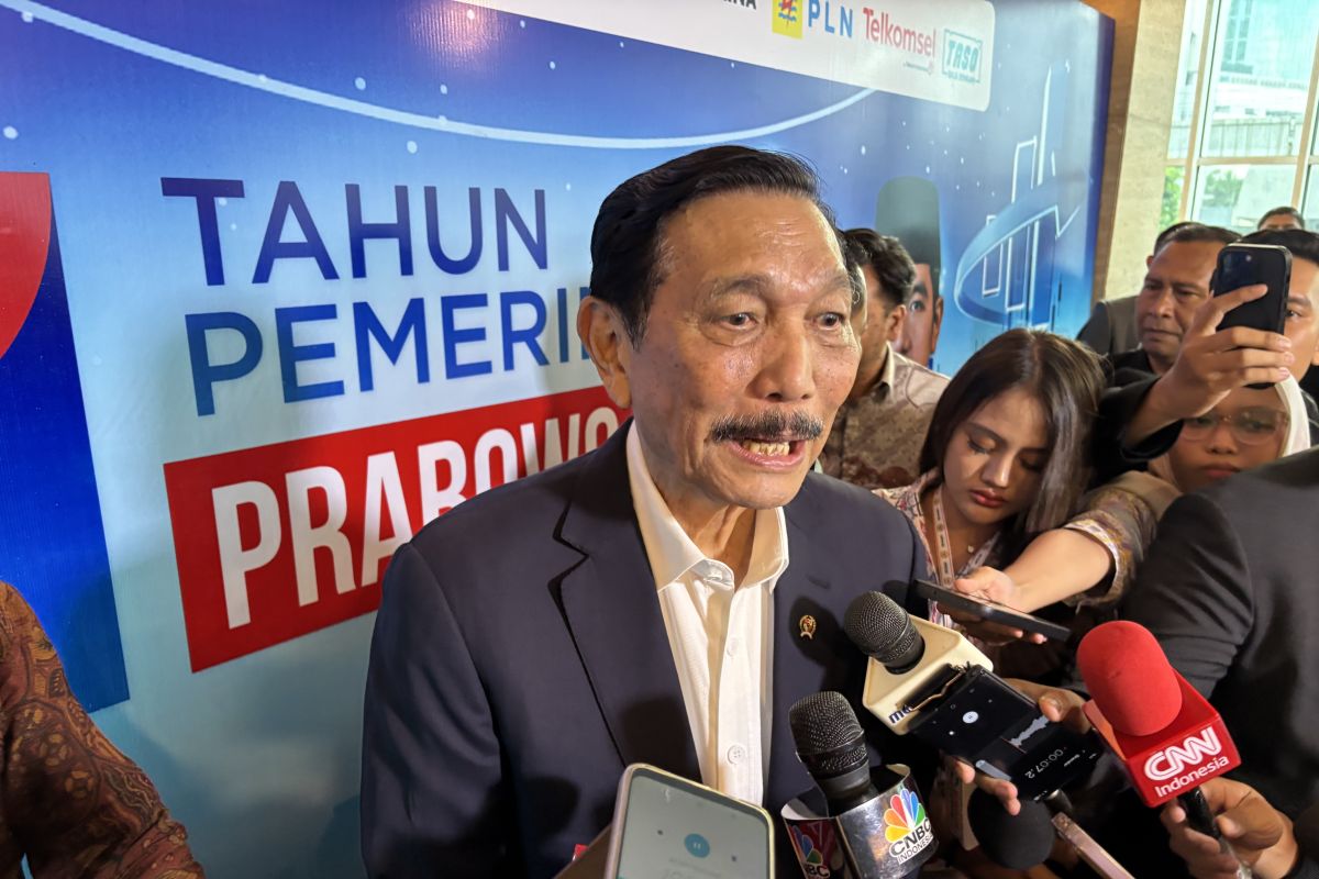 Luhut sebut Prabowo terbitkan Keppres selesaikan utang kereta cepat