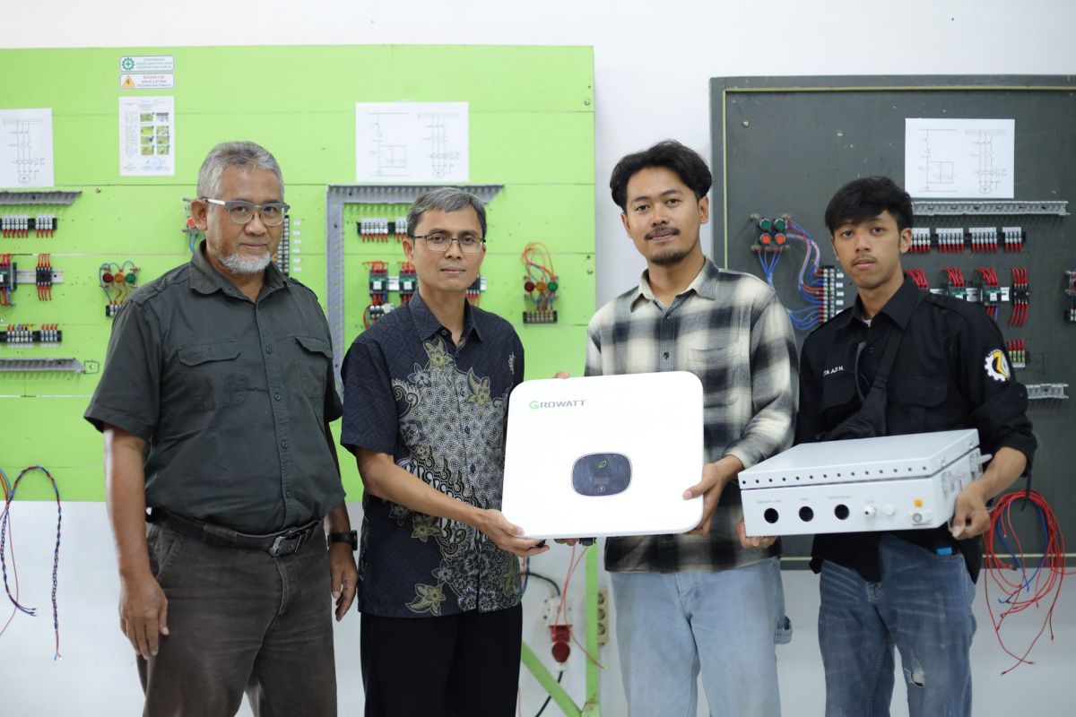 Alumni Teknik Elektro UMS hibahkan alat inverter untuk dukung praktikum energi terbarukan