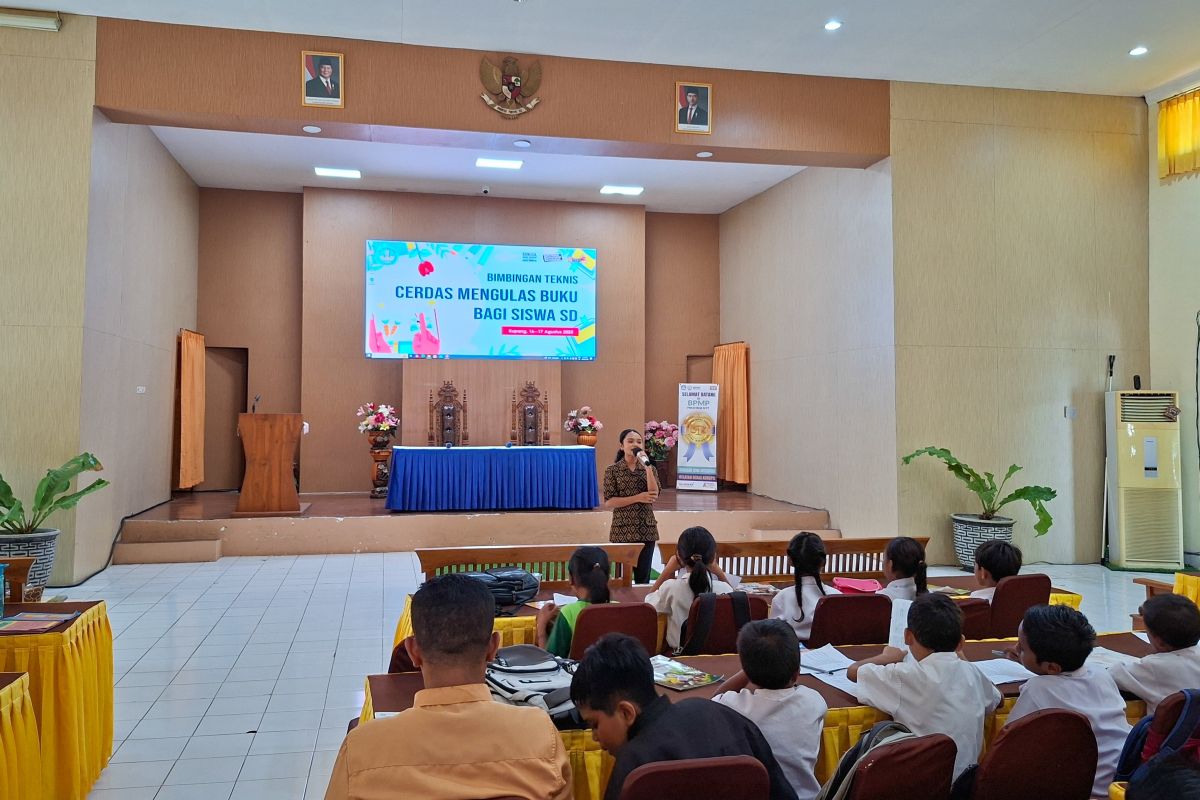 Balai Bahasa NTT latih siswa SD keterampilan mengulas buku
