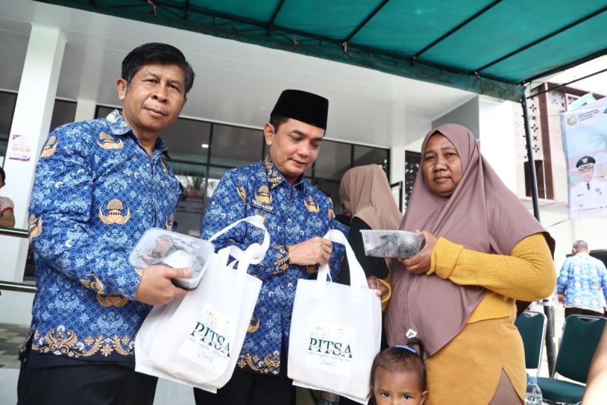 Pemkot Pontianak salurkan 40 paket ikan segar bagi balita rentan stunting di Siantan Hulu