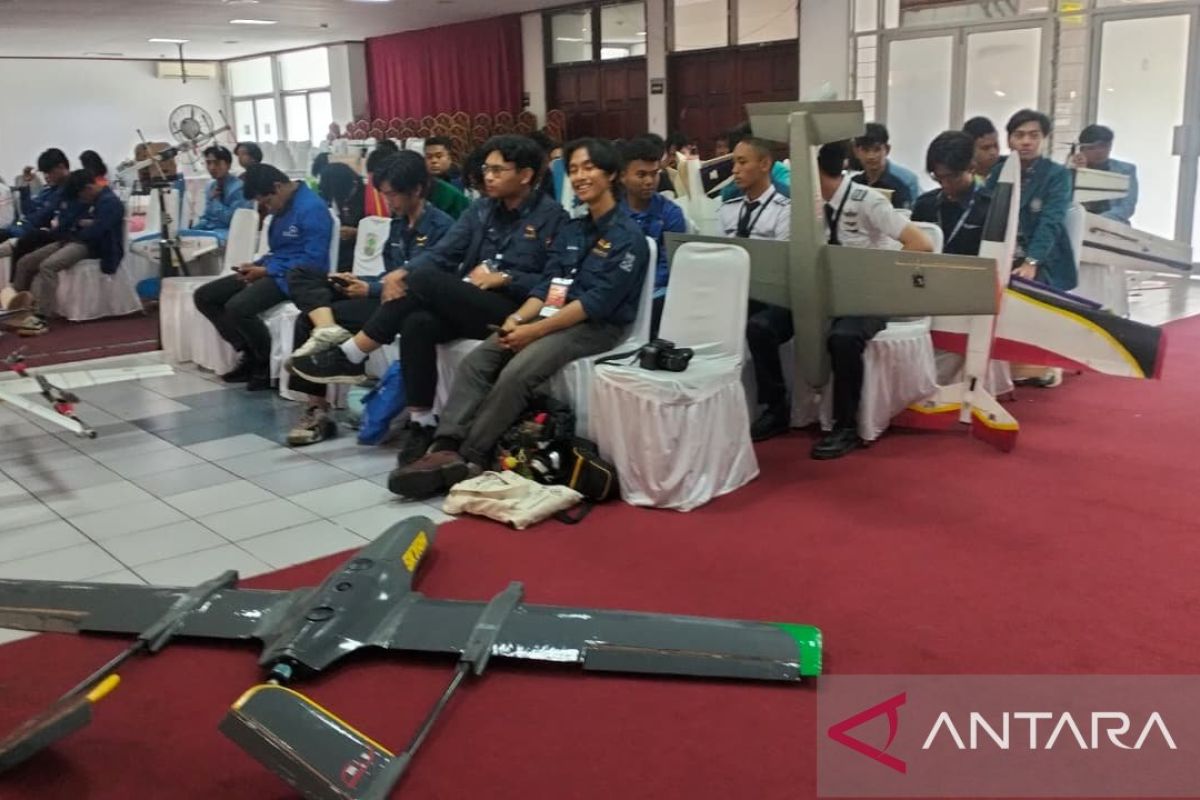 Sebanyak 38 perguruan tinggi ternama bersaing pada final Kontes Robot