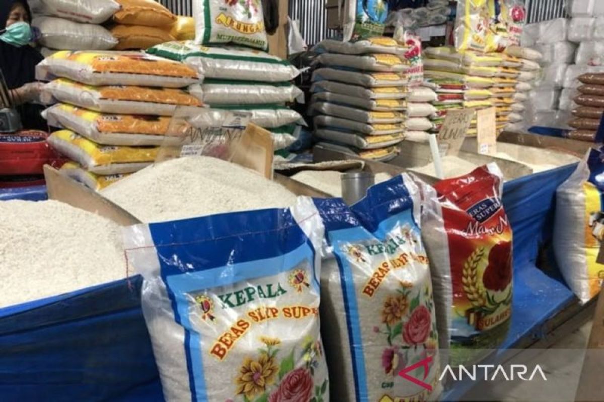 Penjual beras Kampak Pangkalpinang andalkan kualitas dan kejujuran jaga kepercayaan pelanggan