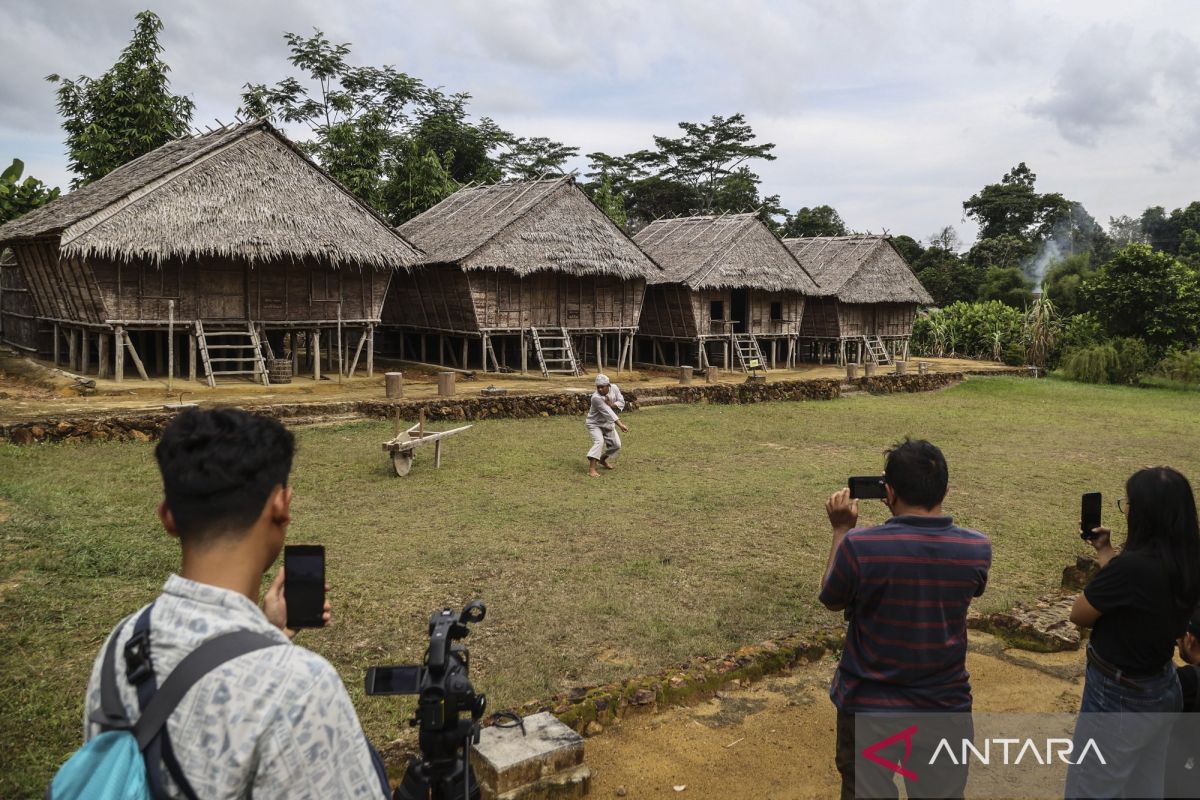 Simak lagi info soal wamil anggota NCT, etika memotret di ruang publik