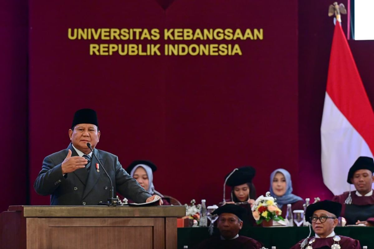 Momen Prabowo nyanyikan "Kasih Ibu" bersama wisudawan UKRI