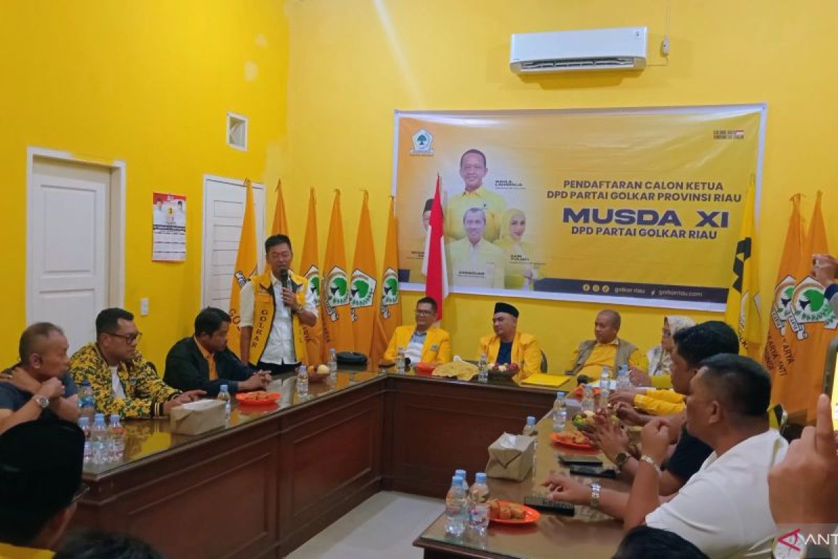 Serahkan formulir ke Golkar Riau, Afrizal Sintong klaim kantongi dukungan 12 DPD II
