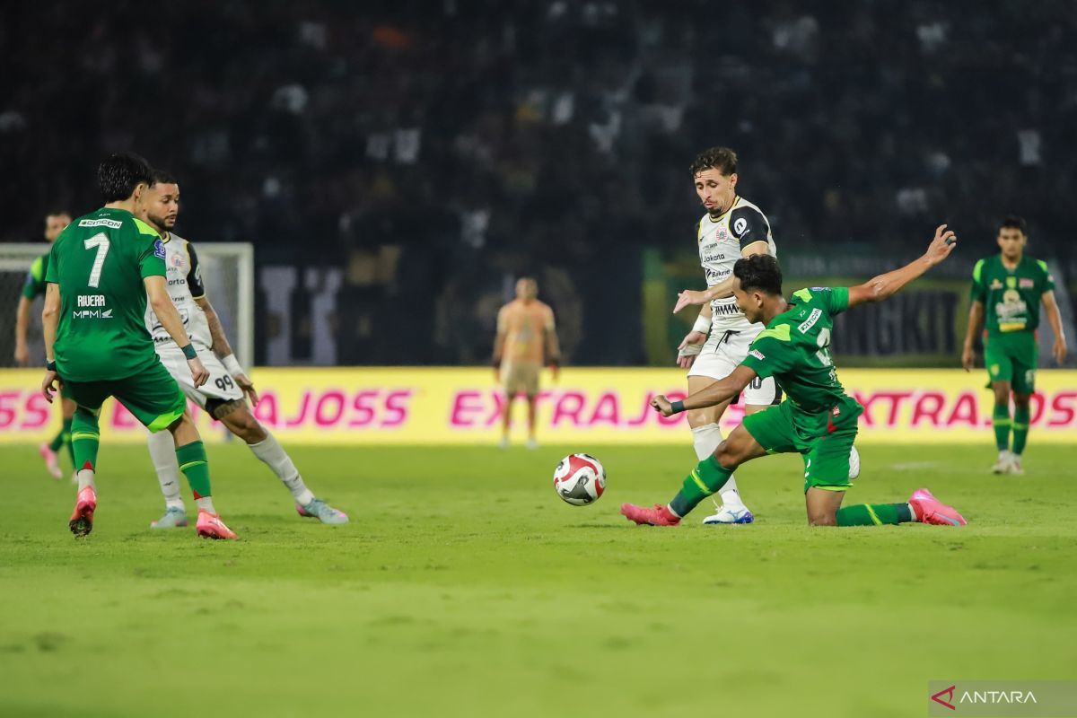 Persija benamkan Persebaya 3-1 di Gelora Bung Tomo