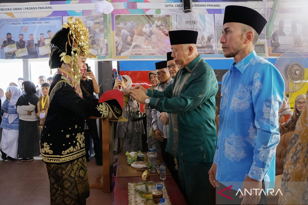 Gubernur apresiasi Batik Birru ke-14 SMAN 1 Padang Panjang