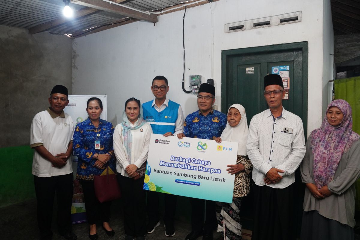 Dirut PLN pimpin penyaluran bantuan sambung baru listrik gratis di Bantul