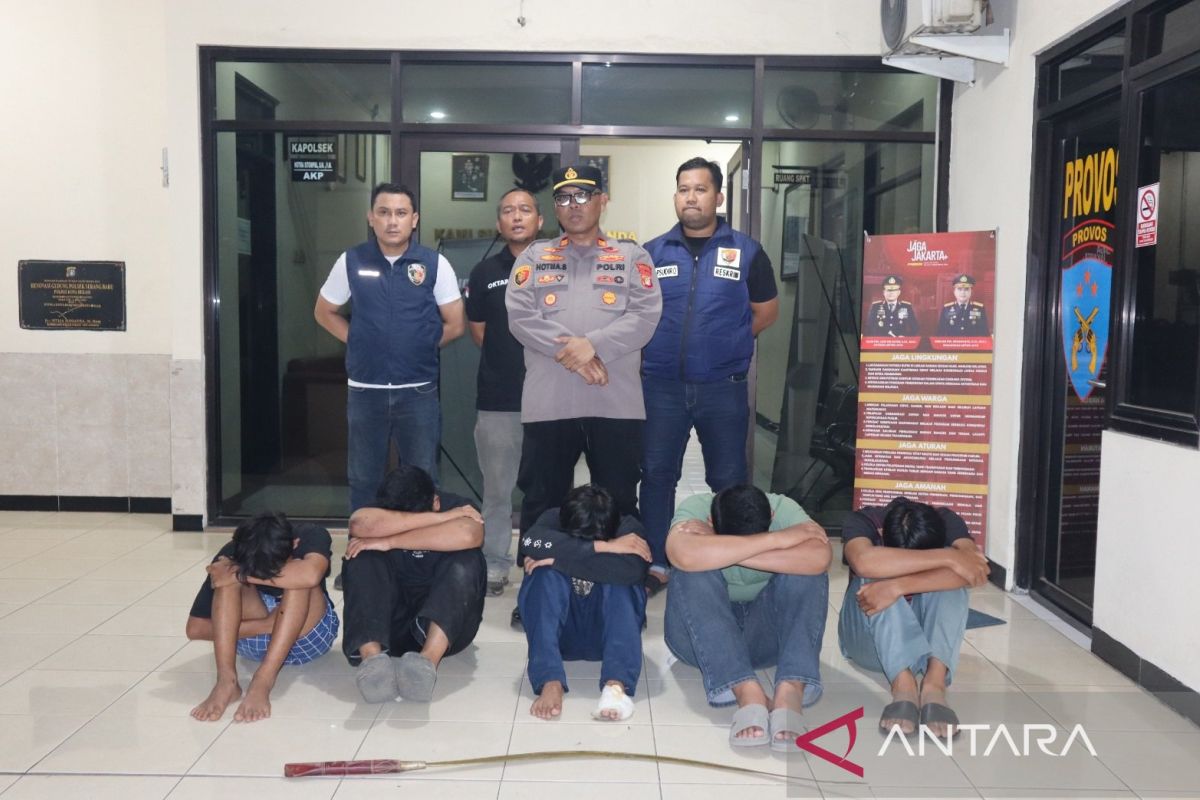 Lima remaja Bekasi diamankan karena hendak tawuran