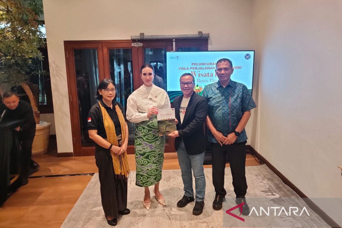 Buku Wisata Rasa Bumi Pasundan sangat berarti untuk tambah khazanah wisata Jabar