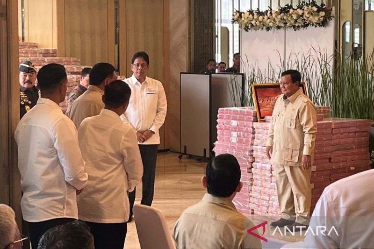 Prabowo saksikan penyerahan uang korupsi CPO Rp13 triliun di Kejagung