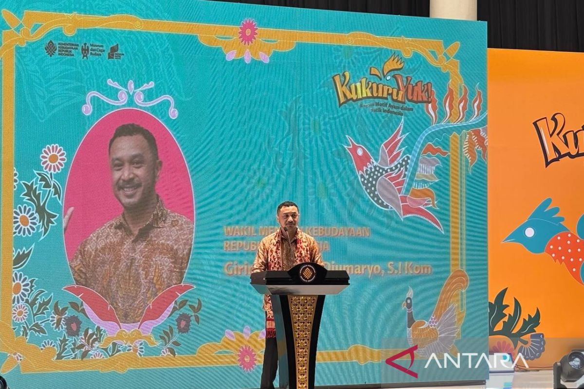 Wamenbud pamerkan batik keberuntungannya yang miliki makna tersendiri