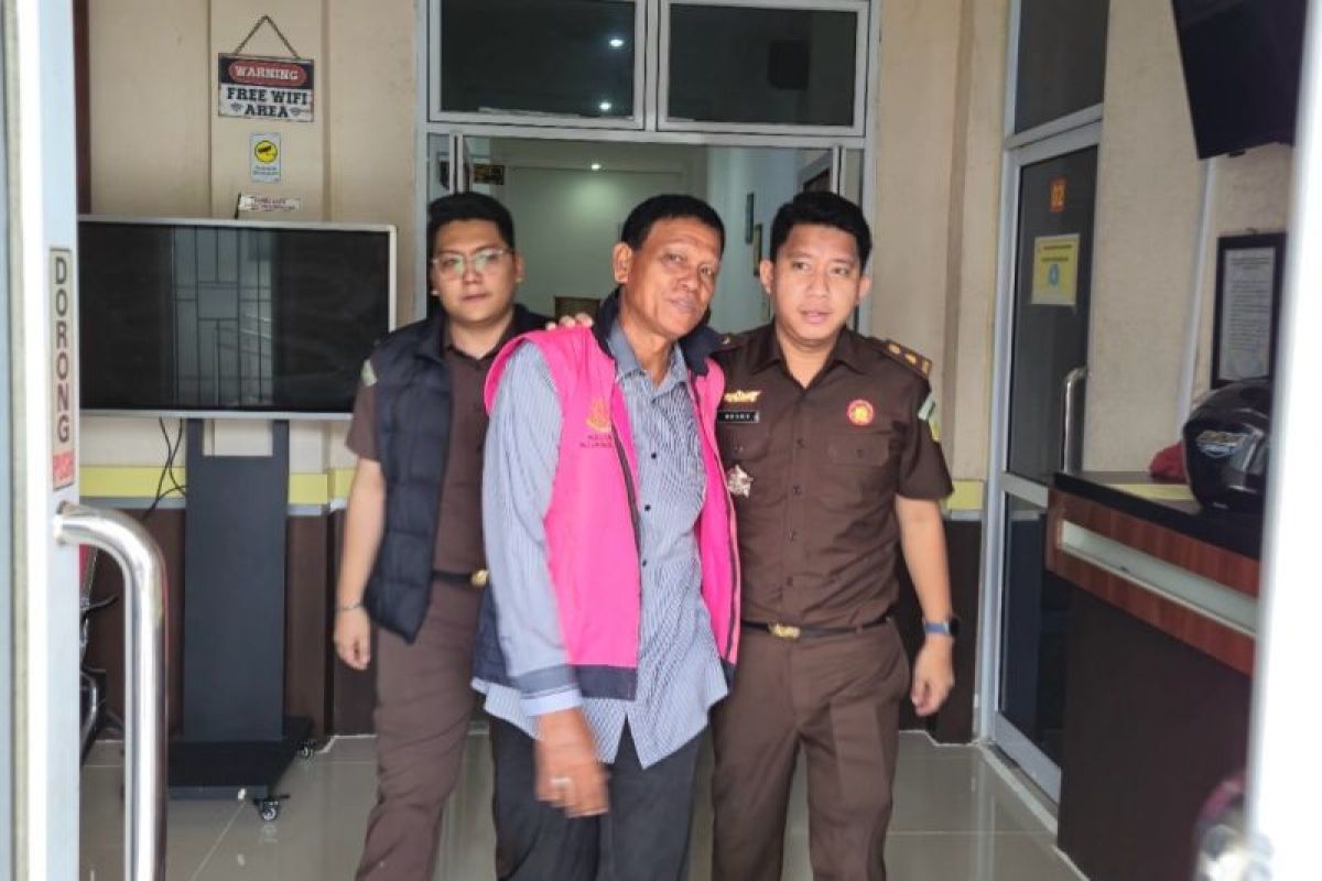 Mantan Ketua DPRD Kuansing ditahan atas dugaan korupsi pembangunan hotel