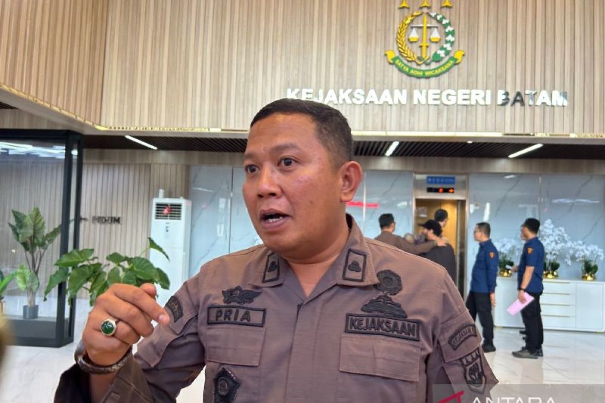 Jaksa teliti berkas perkara kebakaran kapal Federal II di Batam