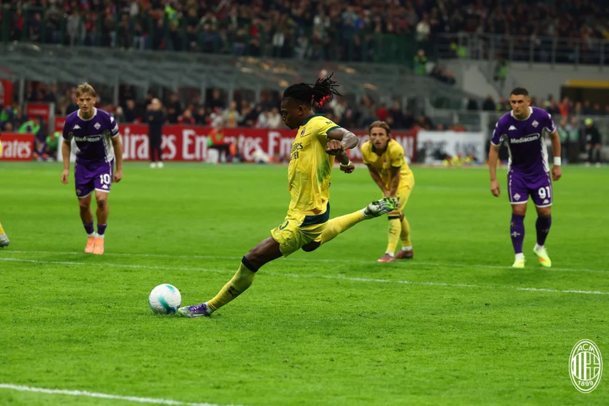 Dua gol Rafael Leao bawa AC Milan kalahkan Fiorentina 2-1