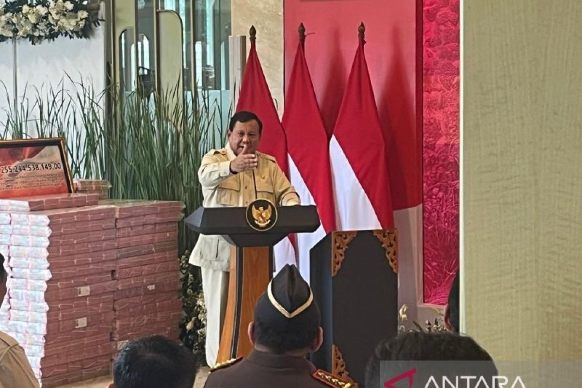Hasil bumi dikeruk, Prabowo: Murni keserakahan atau subversi ekonomi?
