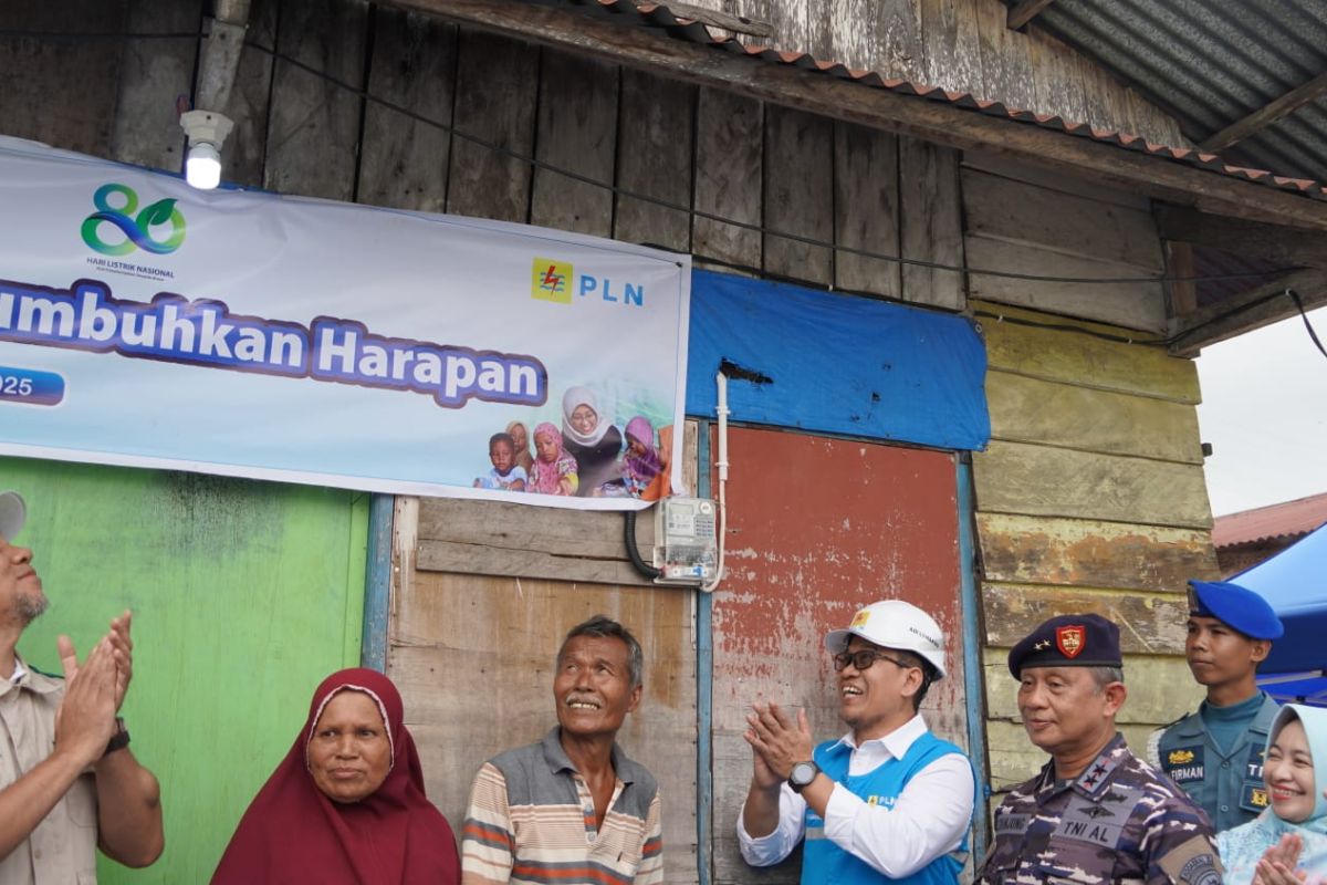 PLN Nyalakan 11 Pelanggan Baru dalam Program "Berbagi Cahaya Menumbuhkan Harapan" Hadirkan Terang Hingga Pelosok Negeri