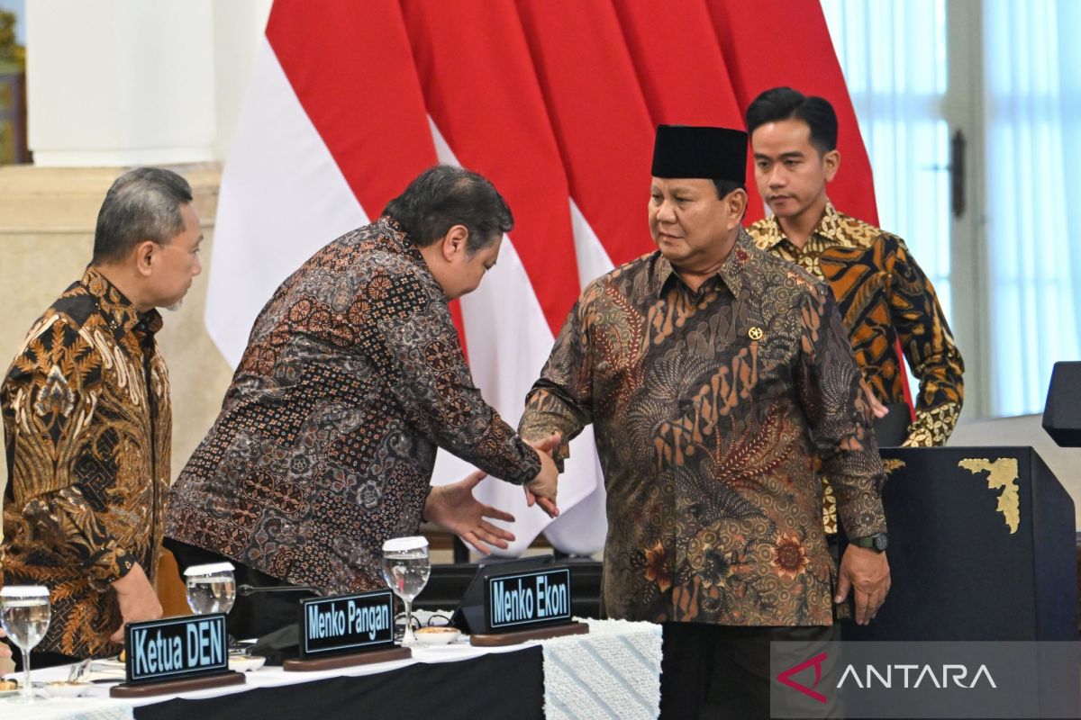 Prabowo launches push to produce fully Indonesian-made cars by 2028