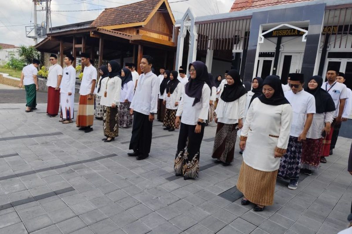 Sambut HSN, Pemkab Banyuwangi wajibkan ASN kenakan busana Muslim