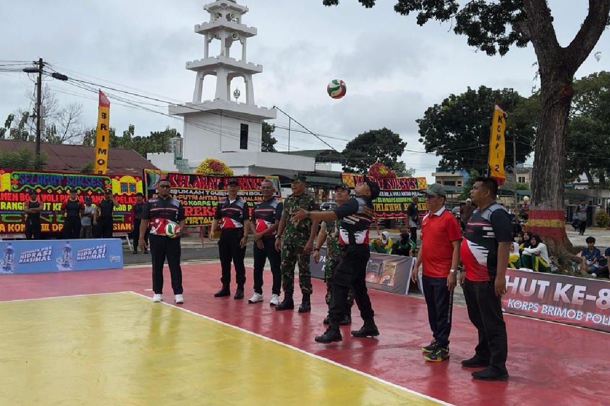 tim pelajar Pematangsiantar-Simalungun ramaikan turnamen voli semarak HUT Brimob