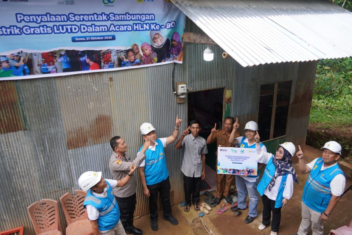 HLN ke-80, Insan PLN UID Sulselrabar bantu penyambungan listrik gratis bagi 448 rumah