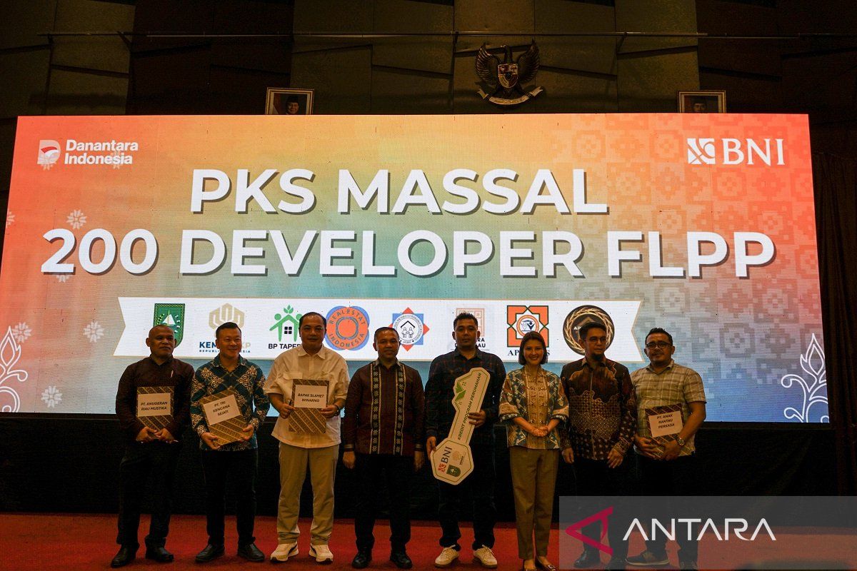BNI dan Pemprov Riau Gelar PKS Massal Dukung Program 3 Juta Rumah