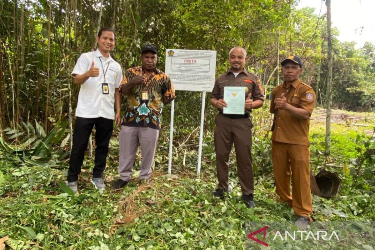 KPP Pratama Manokwari sita aset tanah atas tunggakan pajak Rp2 miliar