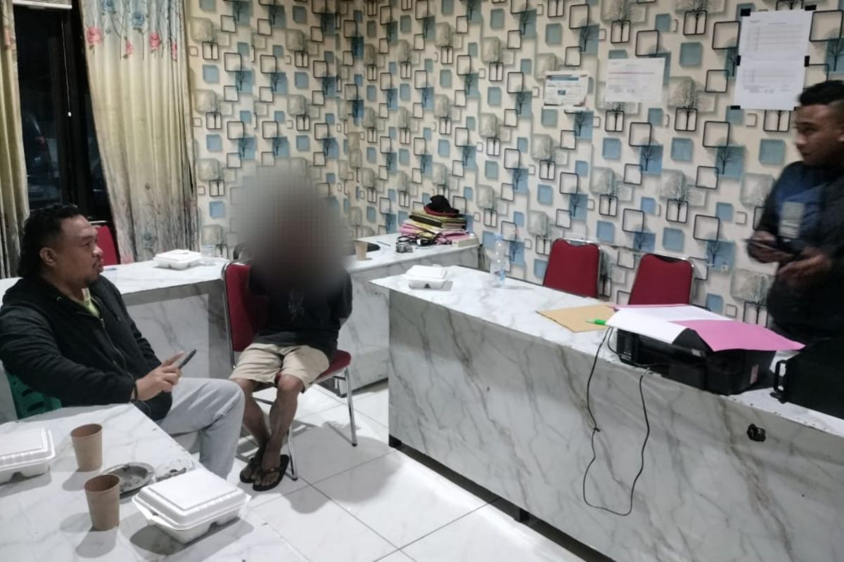 Polres Manggarai tangkap pelaku pencurian barang elektronik di kampus