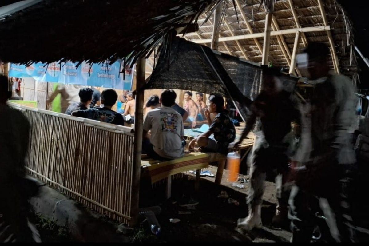 Satpol PP Lombok Timur Razia Kafe Tuak di Kawasan Pantai Labuhan Haji