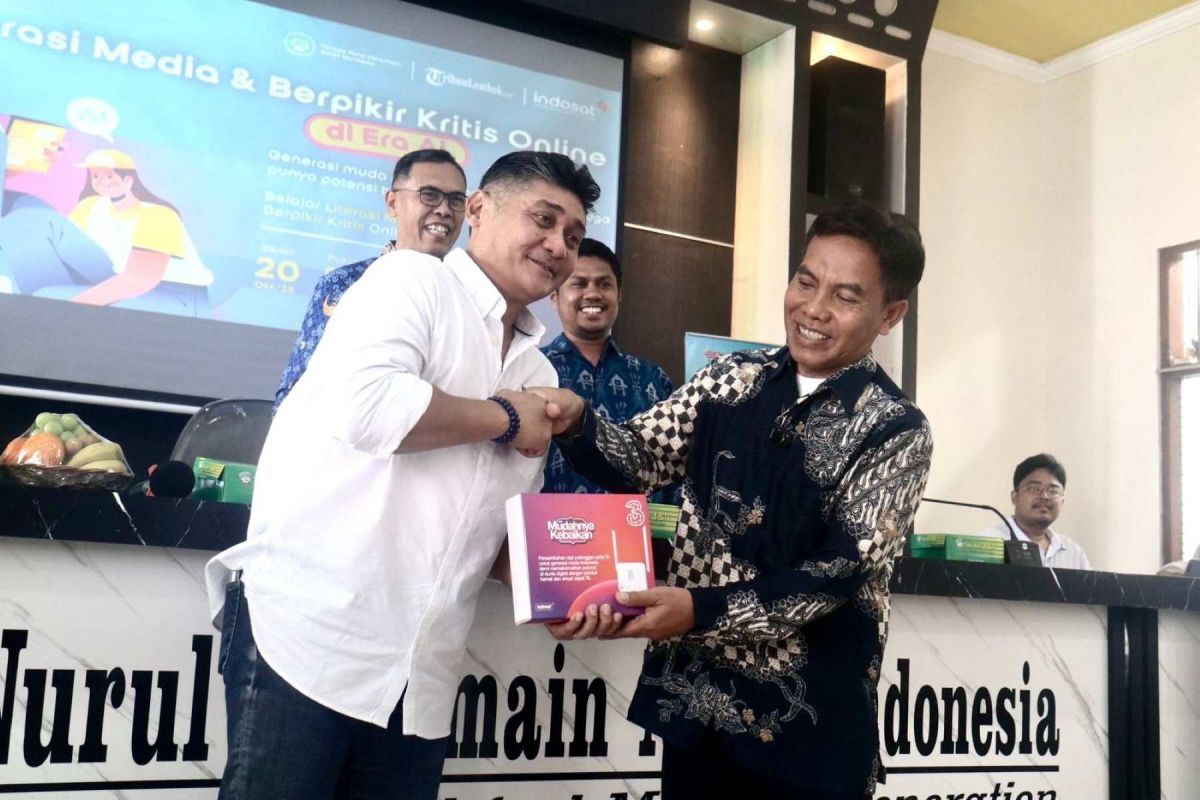 Diskominfotik NTB-IOH edukasi internet cerdas bagi santri
