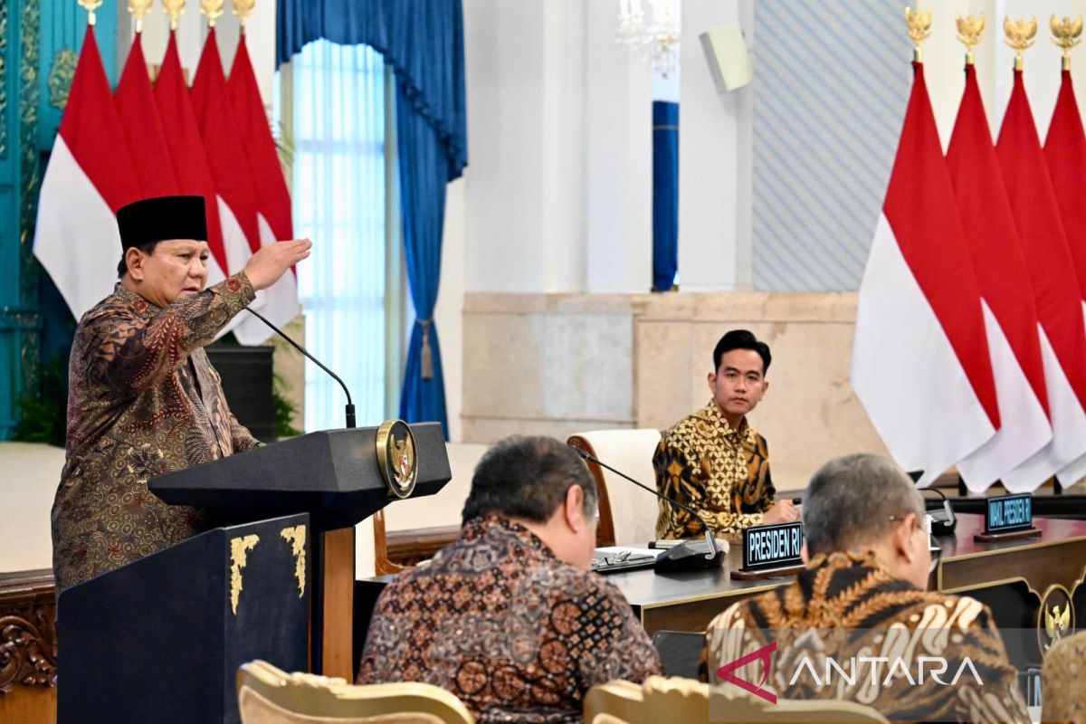 Prabowo minta biaya haji turun, waktu tunggu dipangkas jadi 26 tahun