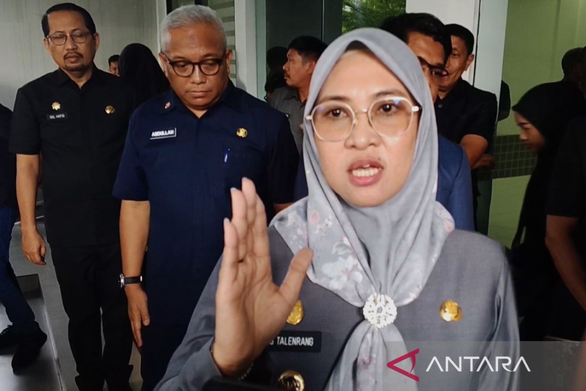 Viral, ambulans di Gowa angkut sepeda motor