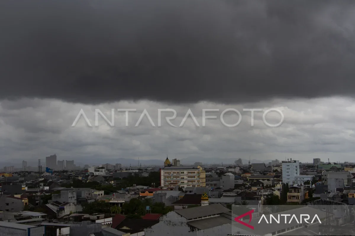 BMKG mengingatkan masyarakat tingkatkan kewaspadaan saat masuk musim hujan