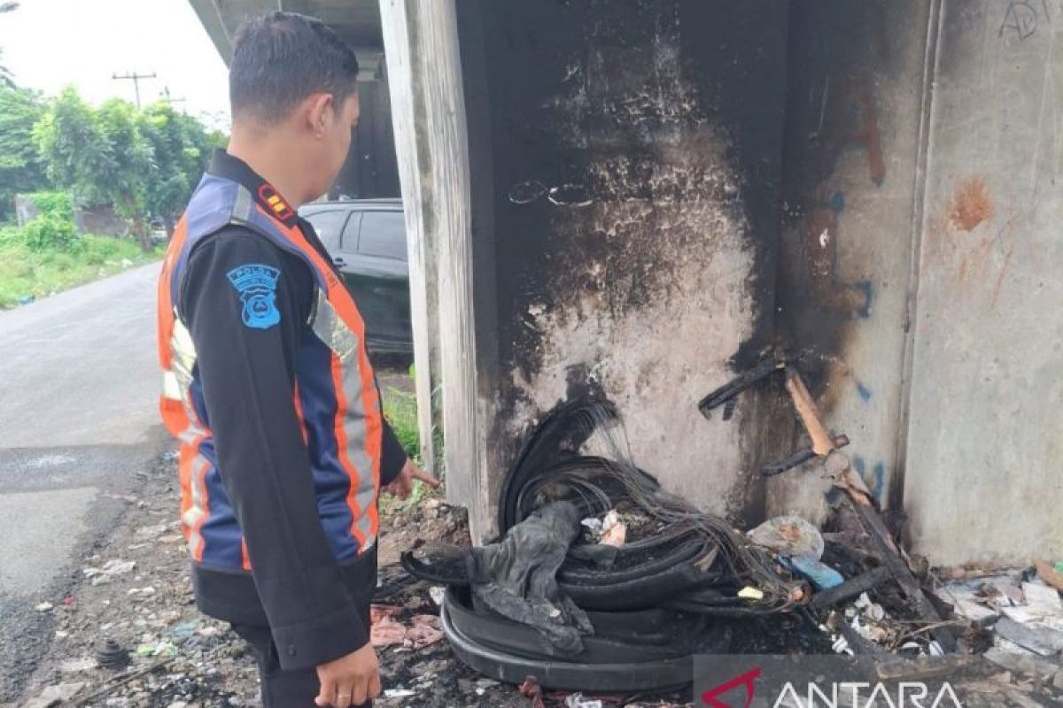 KAI larang masyarakat bakar sampah di rel kereta api