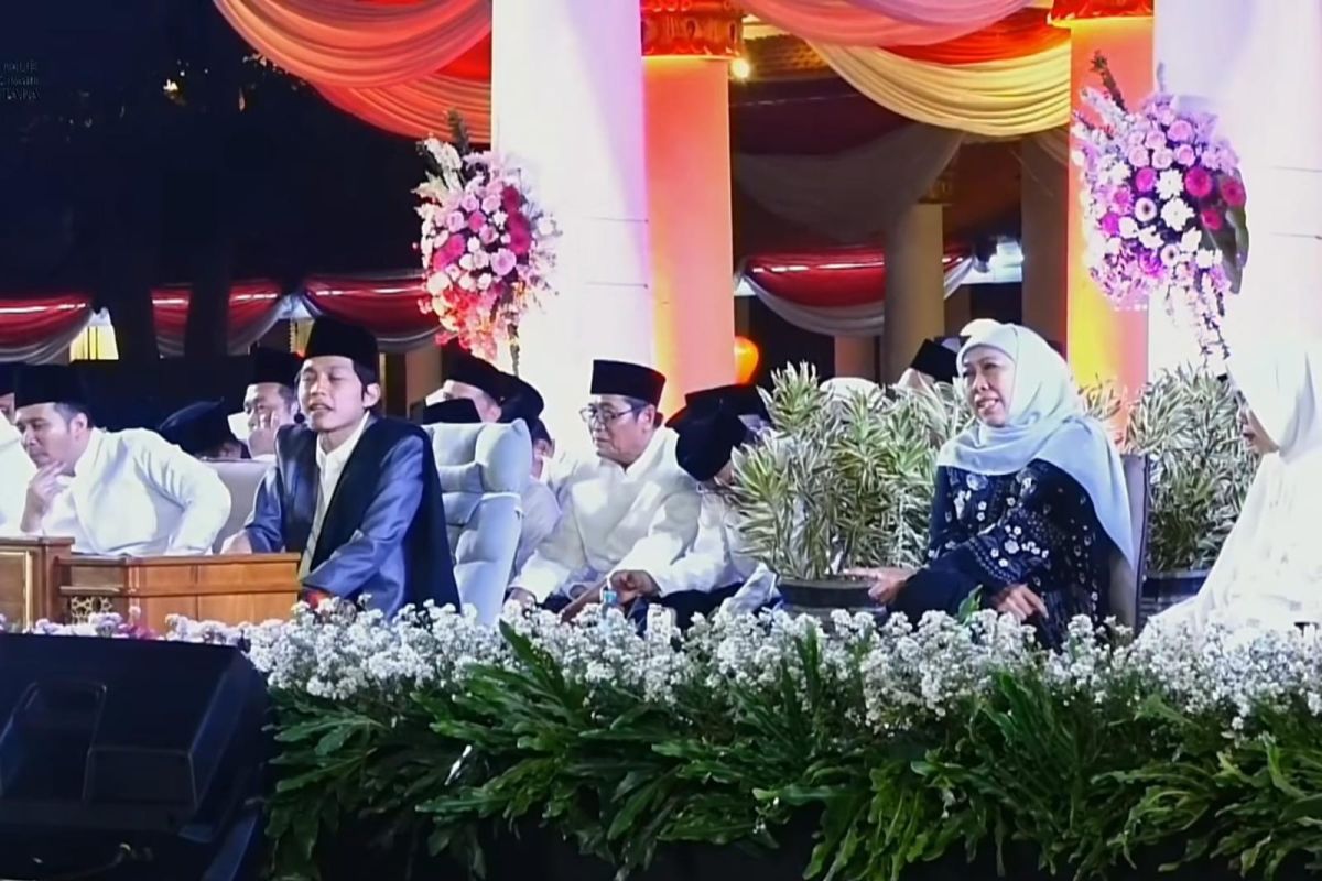 Khofifah dan Gus Iqdam ajak syukuri 80 tahun Jatim dan Hari Santri