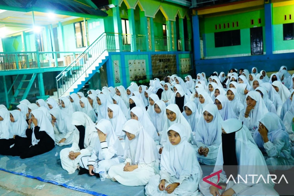 Muhamad Saleh tinjau distribusi MBG di MTsN 2 Konawe dan MIS Wawotobi