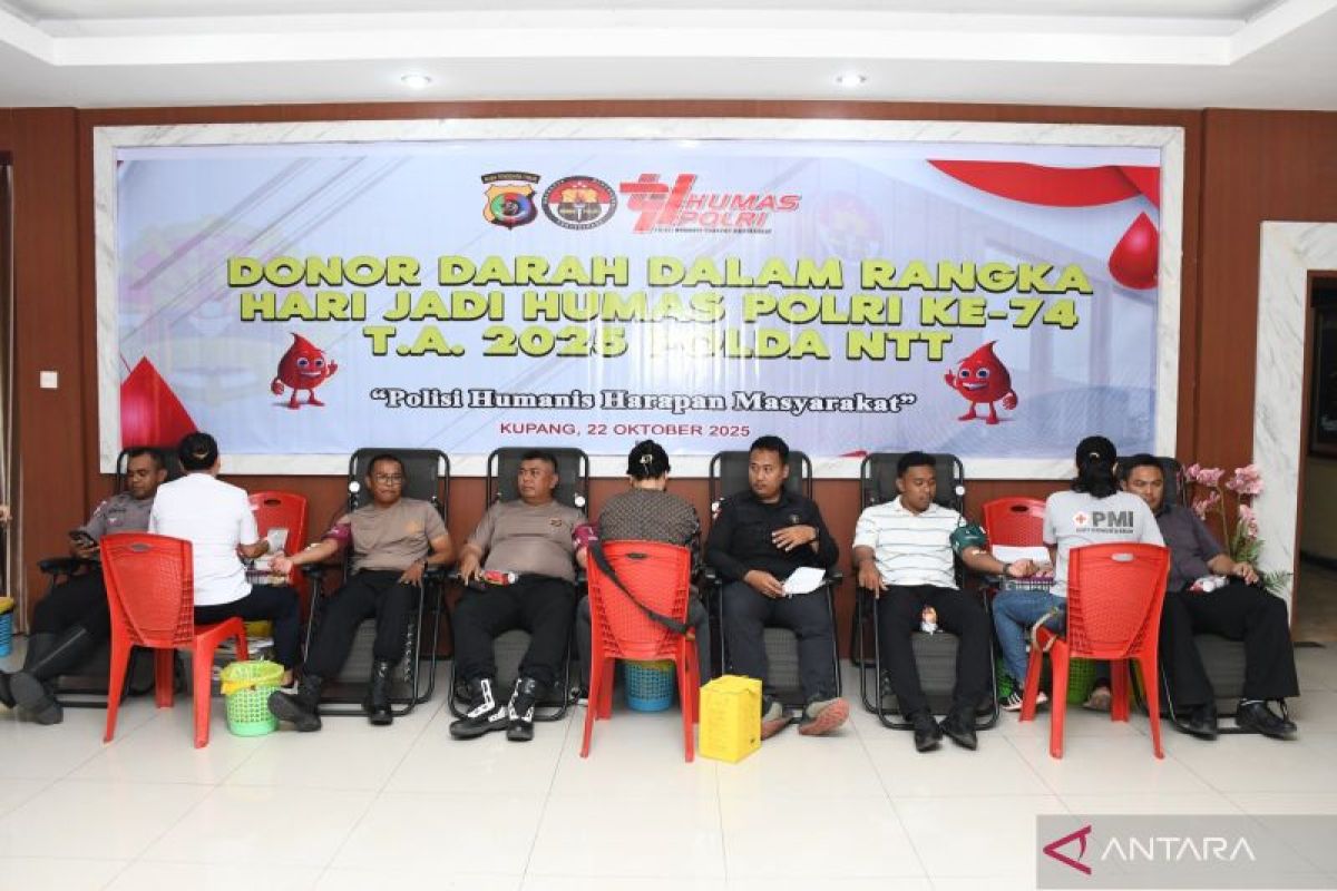 Polda NTT mengumpulkan 73 kantong darah dari aksi donor HUT Humas Polri