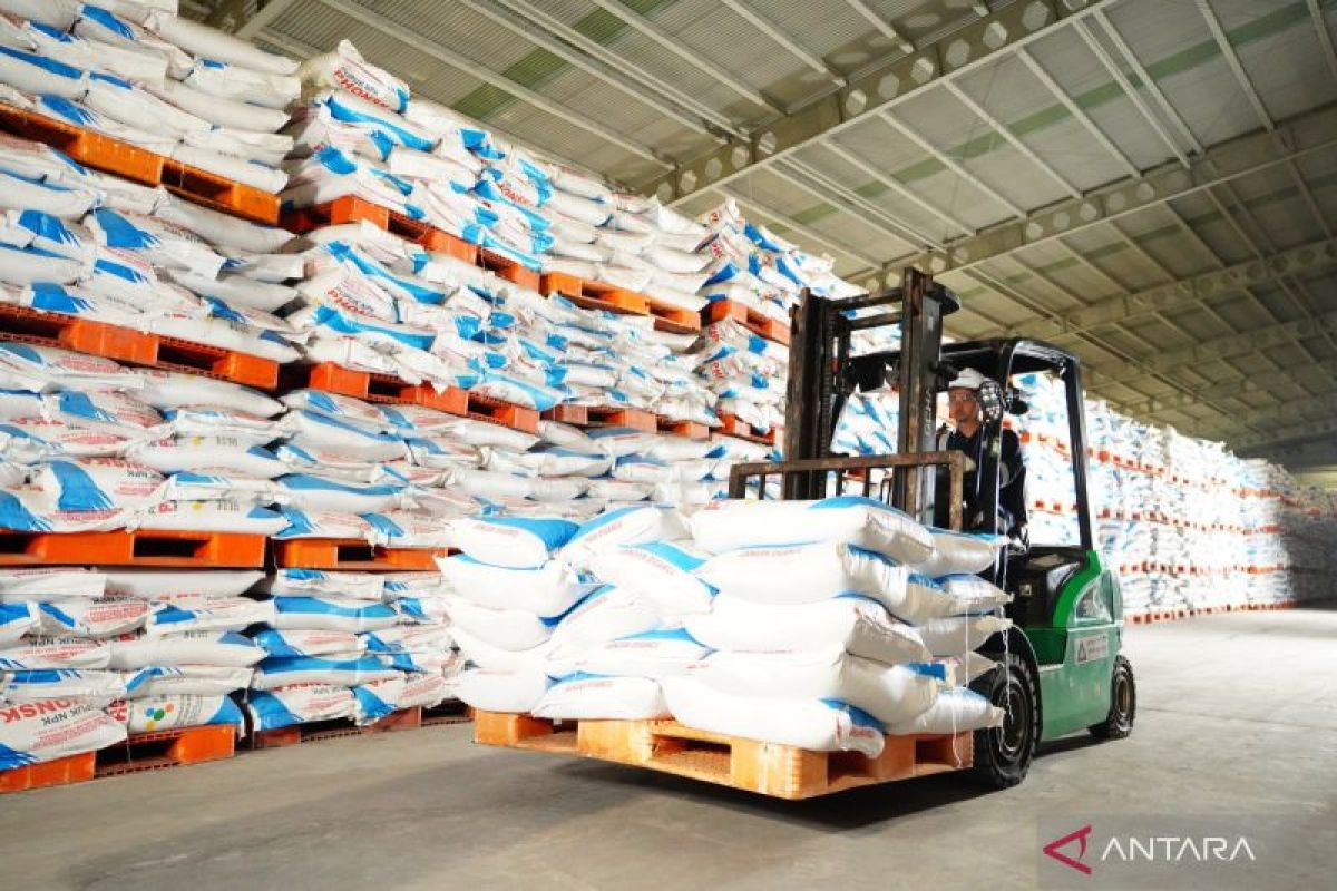 Indonesia cuts fertilizer prices 20 percent to boost farmers' welfare