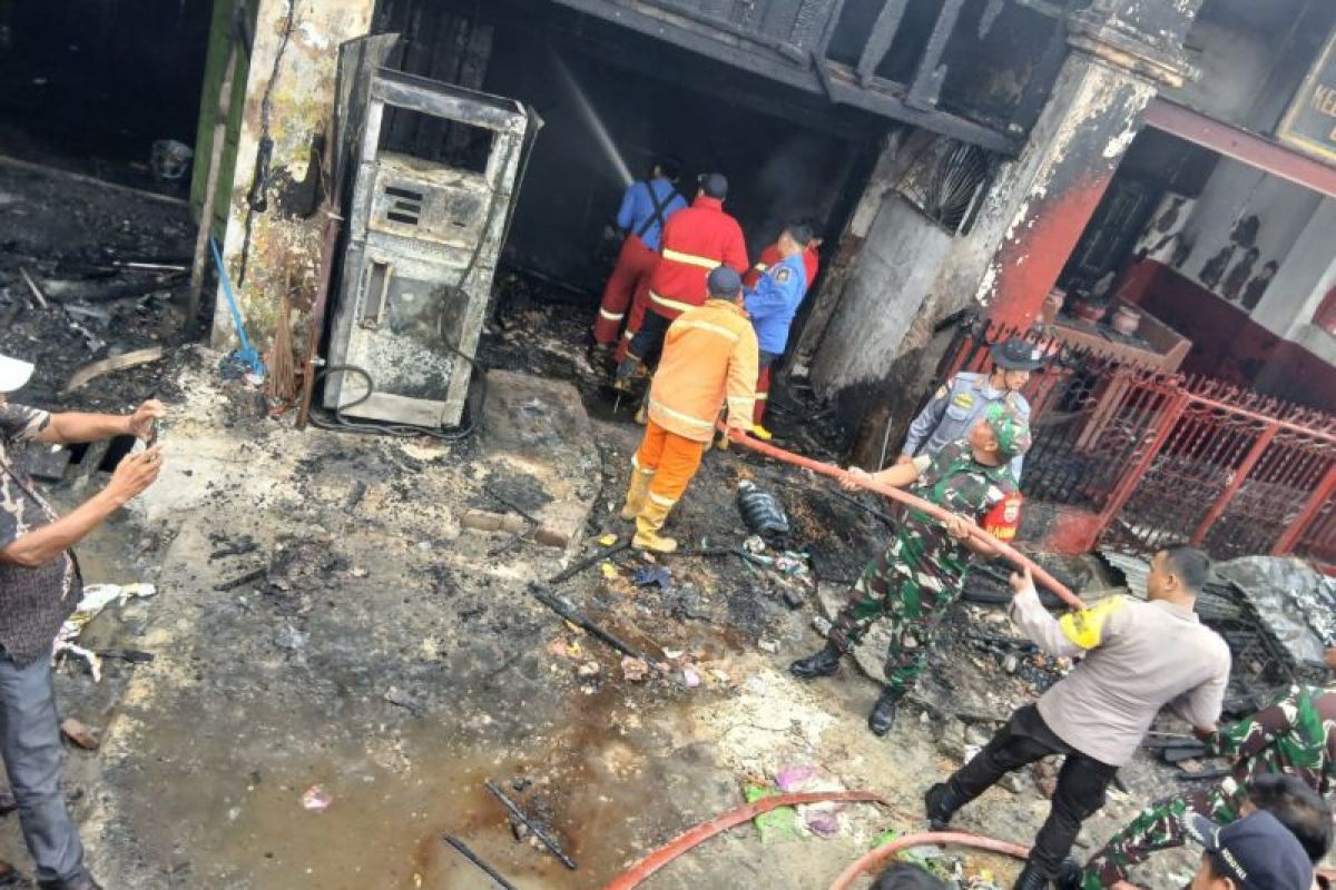 Tiga ruko dilahap sijago merah di Dolok Masihul