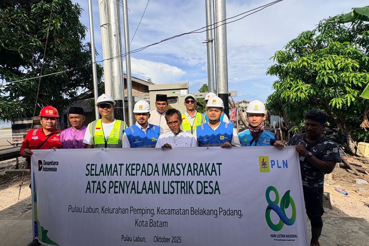 PLN energize kabel laut 20 kV Pemping-Labun