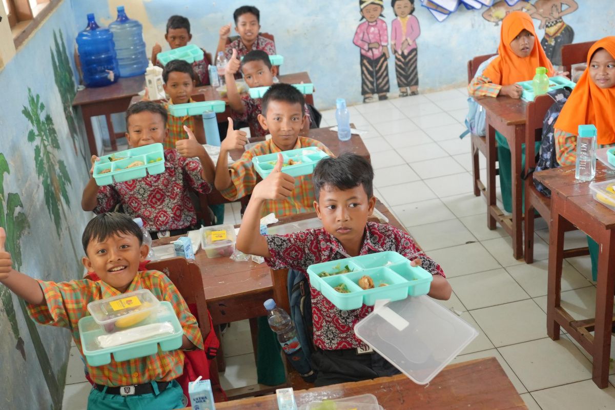 PWP Kilang Pertamina Cilacap beri makanan bergizi untuk ratusan siswa