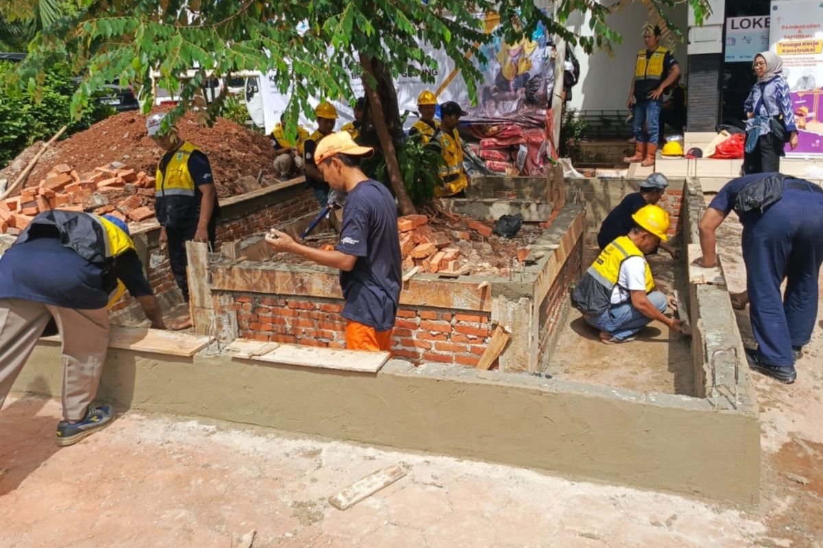Warga Kebayoran Lama ikut uji sertifikasi kompetensi tukang bangunan