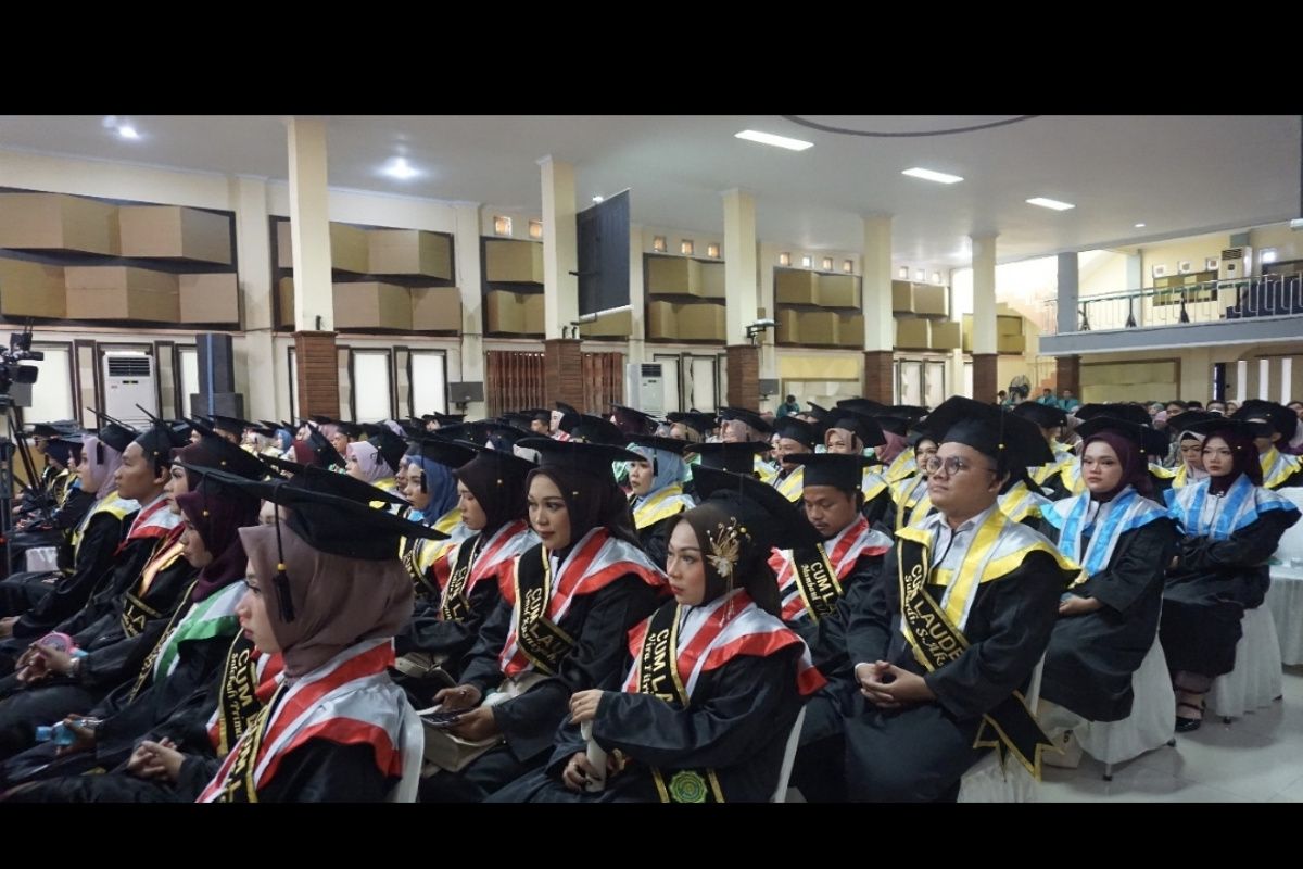 UMPP kukuhkan 152 lulusan FEB dan FASTIKOM