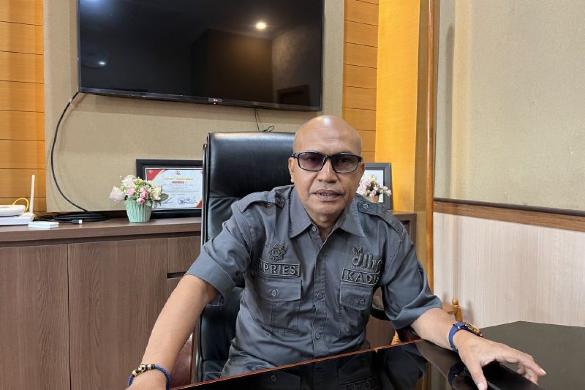 Ambon city govt deploys fast boats to clear waste from city bay