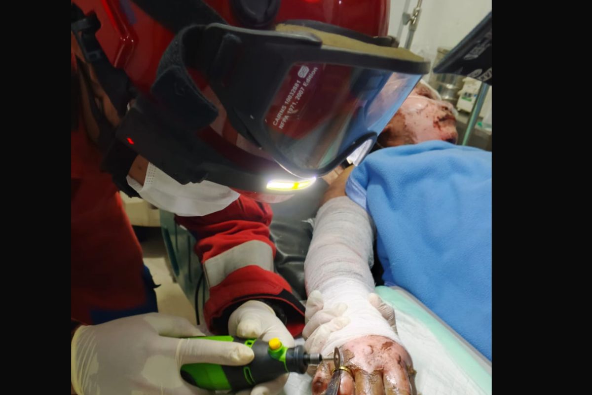 Gulkarmat evakuasi cincin di jari korban kebakaran di Pademangan