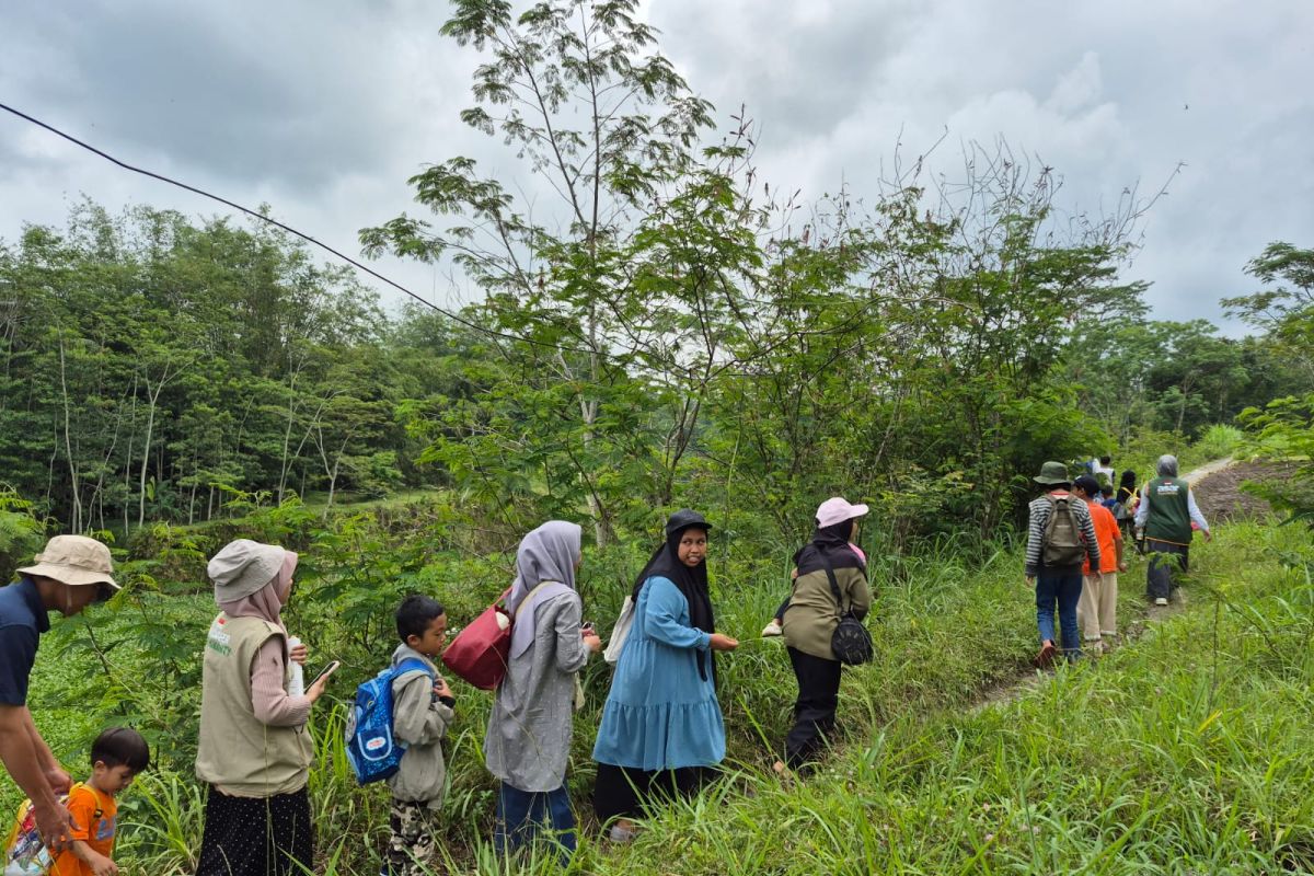 Anak-anak panti asuhan Madania bermain dan belajar mitigasi Merapi