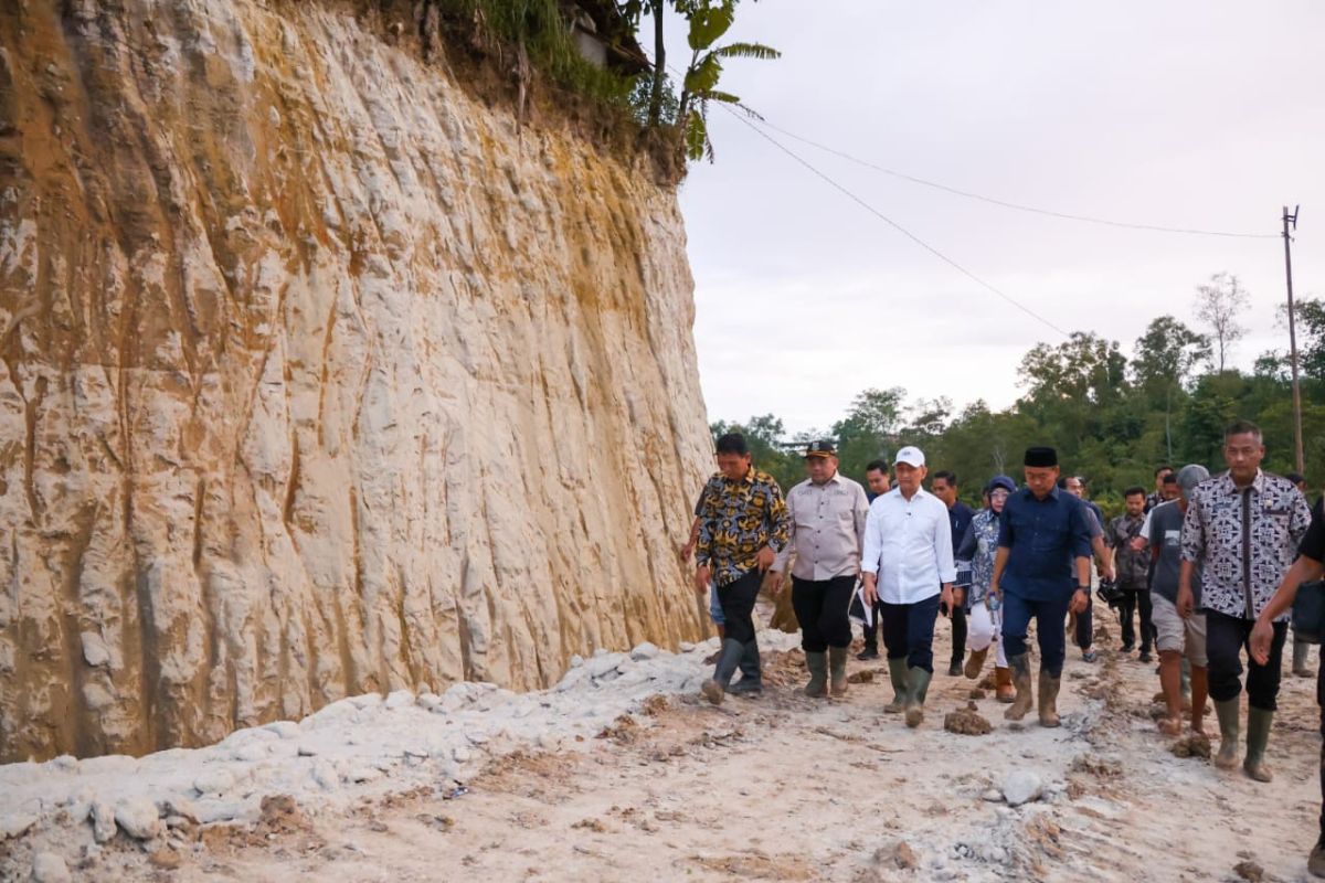 Wagub Banten perintahkan tutup tambang ilegal perusak lingkungan