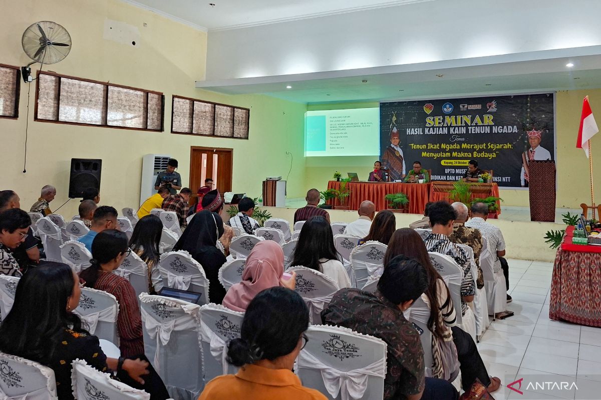 Museum NTT memperkaya informasi koleksi melalui kajian tenun Ngada